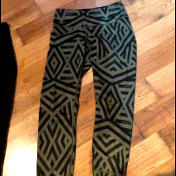 Lululemon crop leggings - Picture 1 of 2